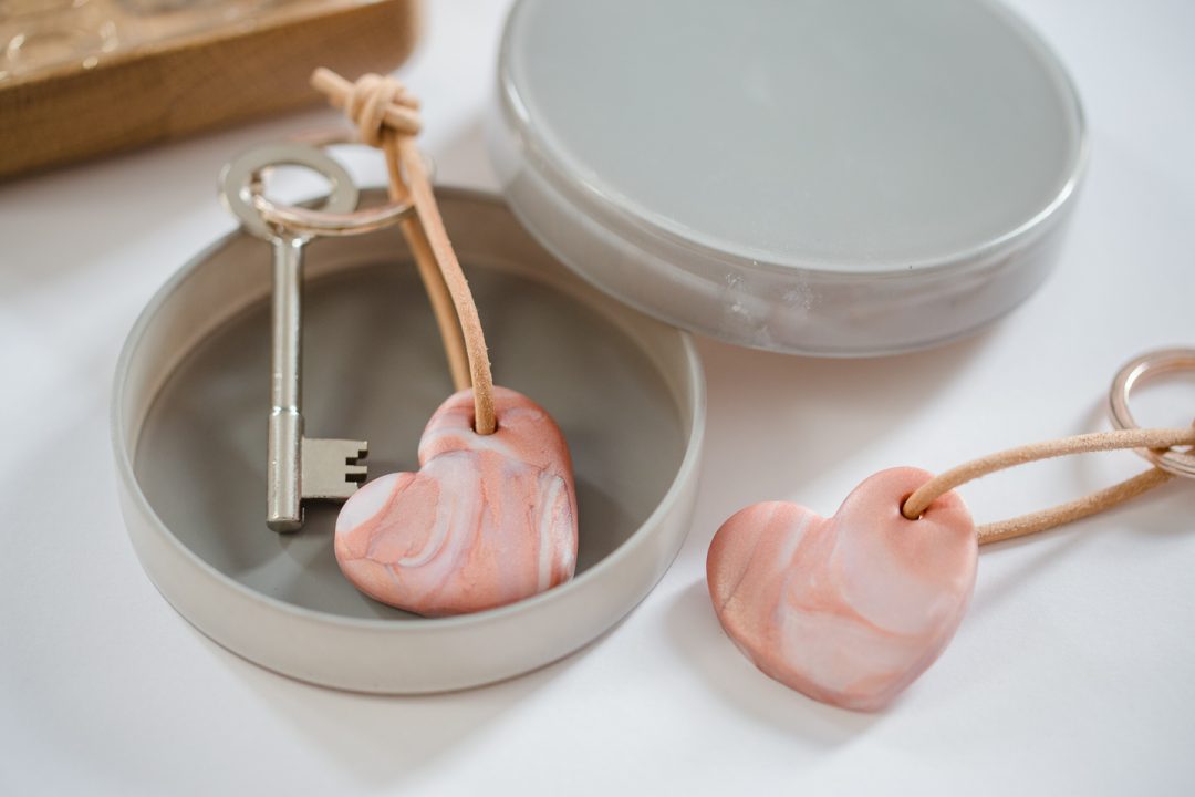 DIY Herz-Schlüsselanhänger im Marmorlook